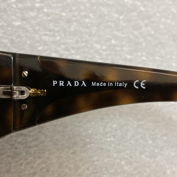 ⭐️HOST PICK⭐️ NWOT - Authentic Vintage PRADA LUXOTTICA Tortoise-Shell Sunglasses - Picture 5 of 16